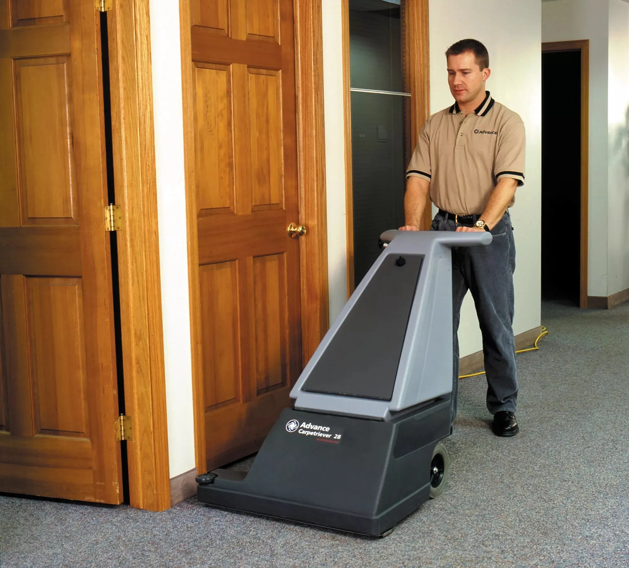 Advance CarpeTriever, Wide Area Vacuum, 28", Push, Electric, Tools Included