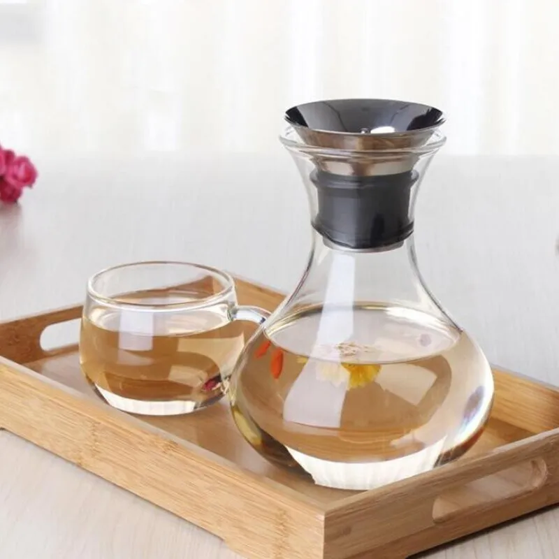 Elegant Glass Carafe with Stainless Steel Lid - 1/1.5L