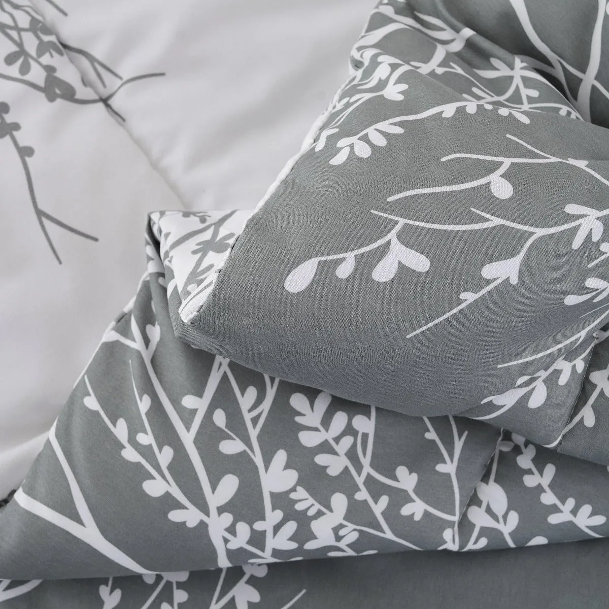 Foliage Reversible Comforter Set   Two Free Sham Pillows