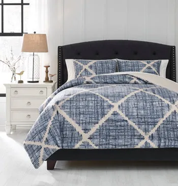 Sladen Signature Design by Ashley Comforter Set King